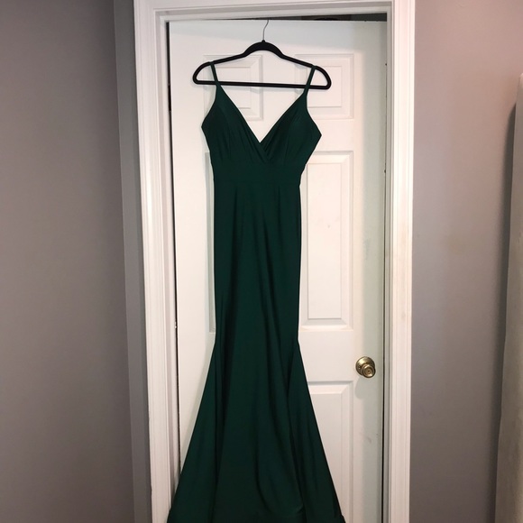 Stunning Emerald Green Evening Gown! - Picture 6 of 8
